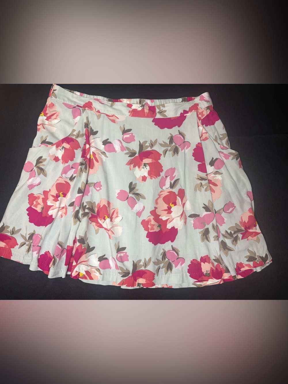 Old Navy Soft Drape Mini Skirt in Floral with pockets! 🌺 Size Large